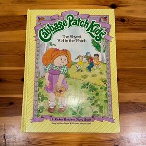 Cabbage Patch Kids - The Shyest 'Kid In The 'Patch, vintage 1984 Hardcover Book
